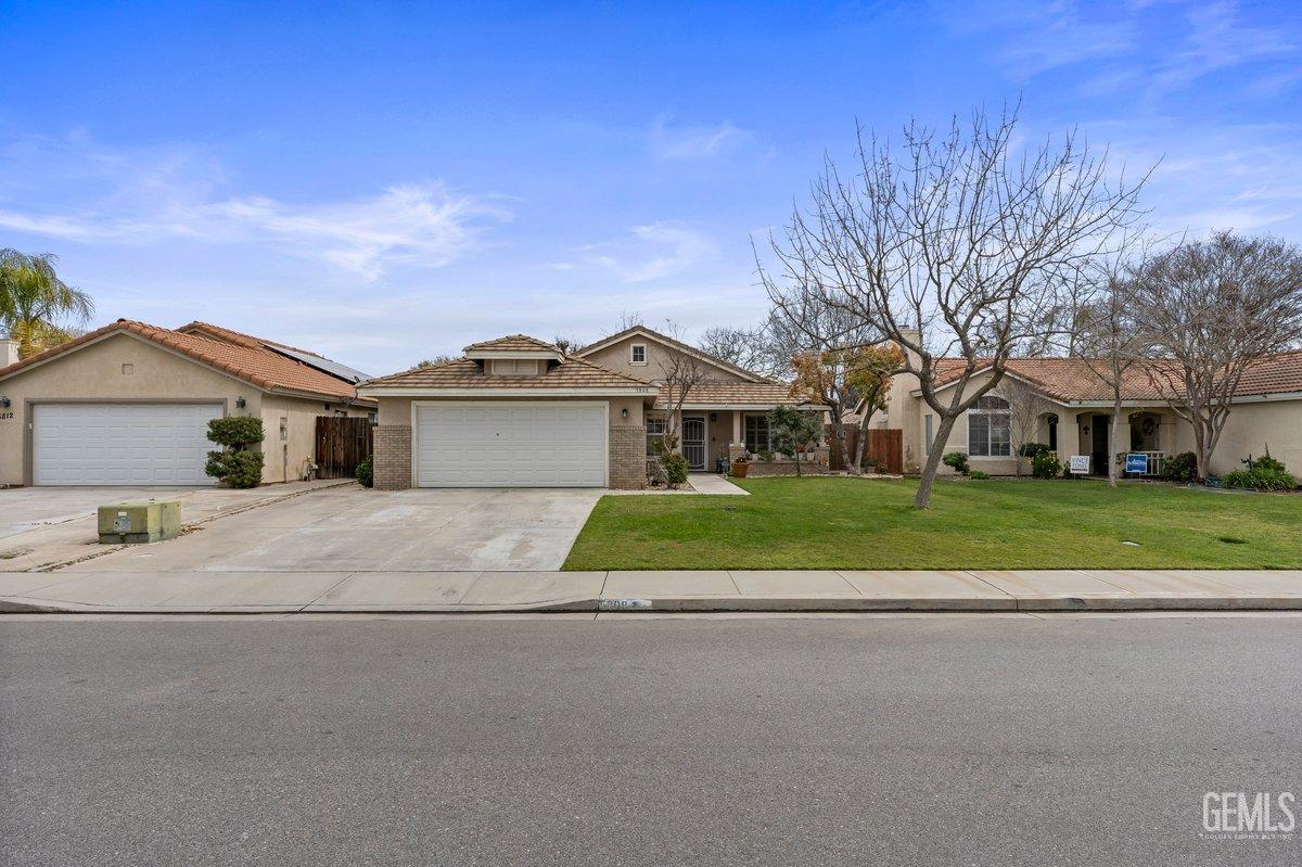 Undisclosed Address Bakersfield, CA 93312 - Photo 5 of 31 front view of house with a yard