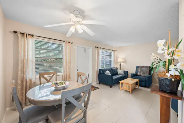 $114,000 | 2600 Southeast Ocean Boulevard, Unit W5, Stuart, FL 34996