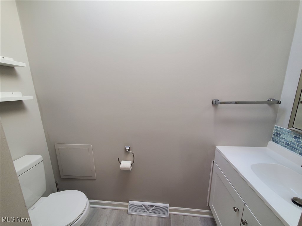 1272 State Road Wadsworth, OH 44281 - Photo 13 of 33 Full bath on second floor