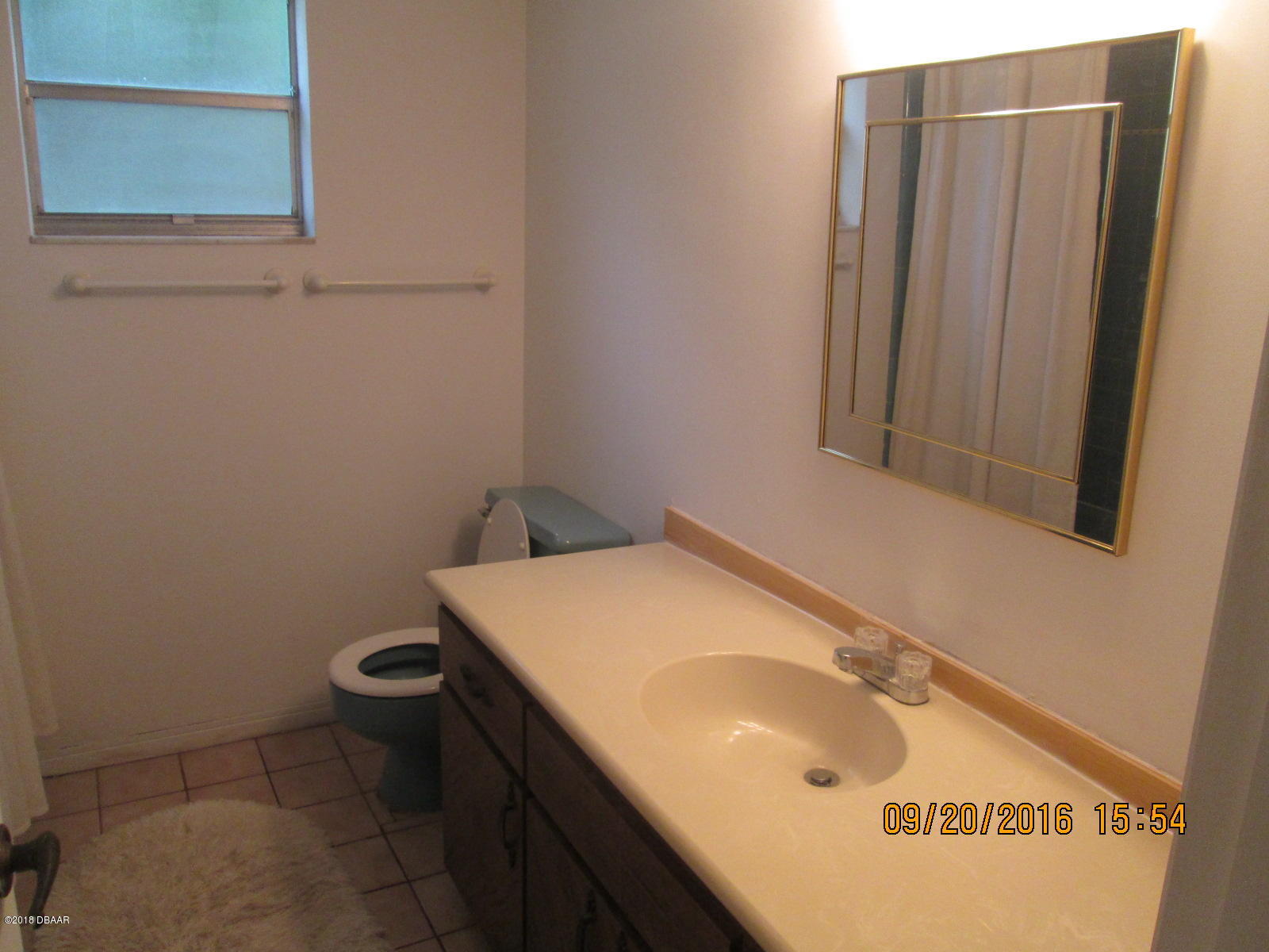 826 Reed Canal Road South Daytona, FL 32119 - Photo 10 of 12 Guest bath has tub