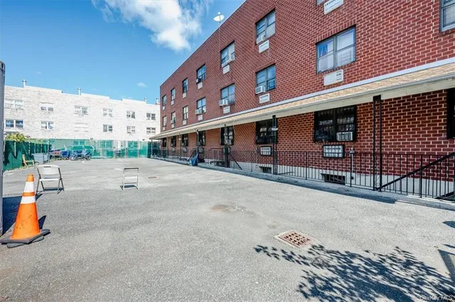 $1,200,000 | 941 Croes Avenue | Soundview
