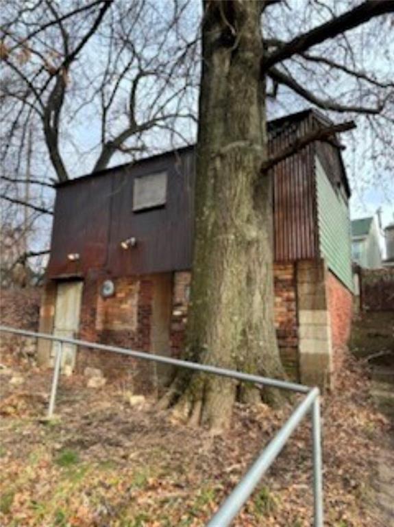 231 Rinne Street Pittsburgh, PA 15210 - Photo 21 of 24 a view of entryway