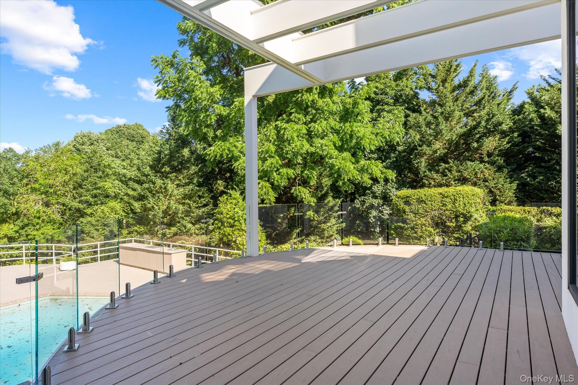 1 Foxwood Road Great Neck, NY 11024 - Photo 41 of 49