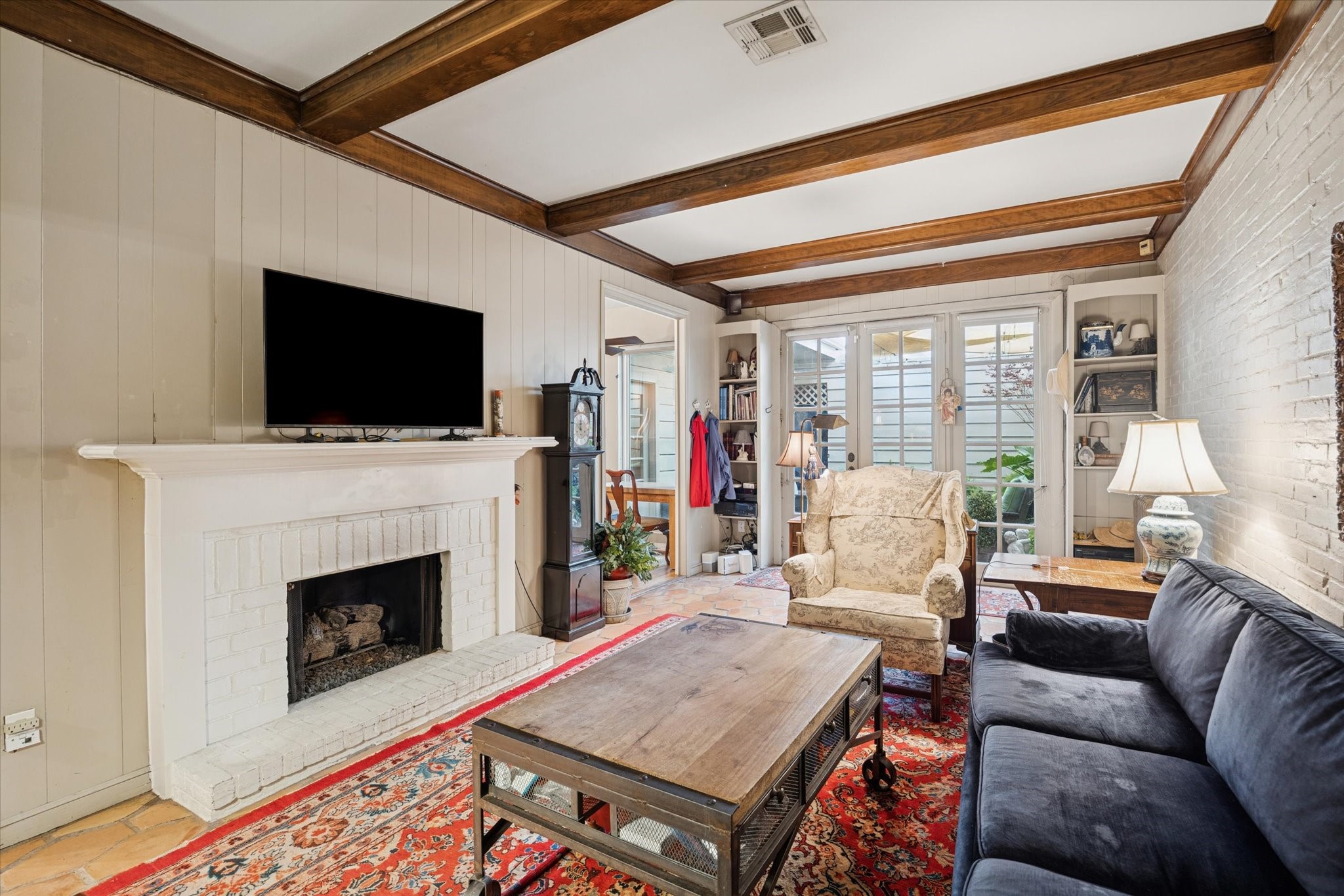 7525 Del Monte Drive Houston, TX 77063 - Photo 15 of 30 a living room with furniture and a flat screen tv