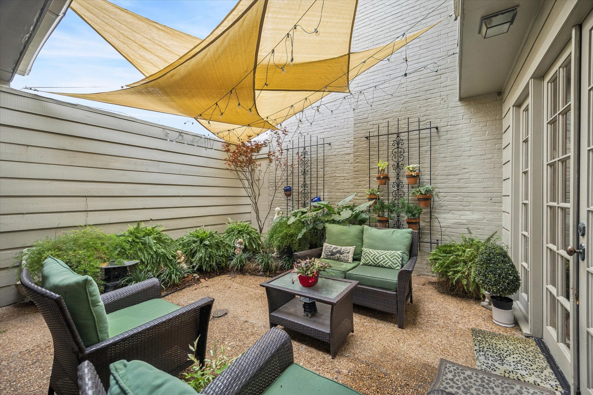 7525 Del Monte Drive Houston, TX 77063 - Photo 26 of 30 a building outdoor space with patio furniture