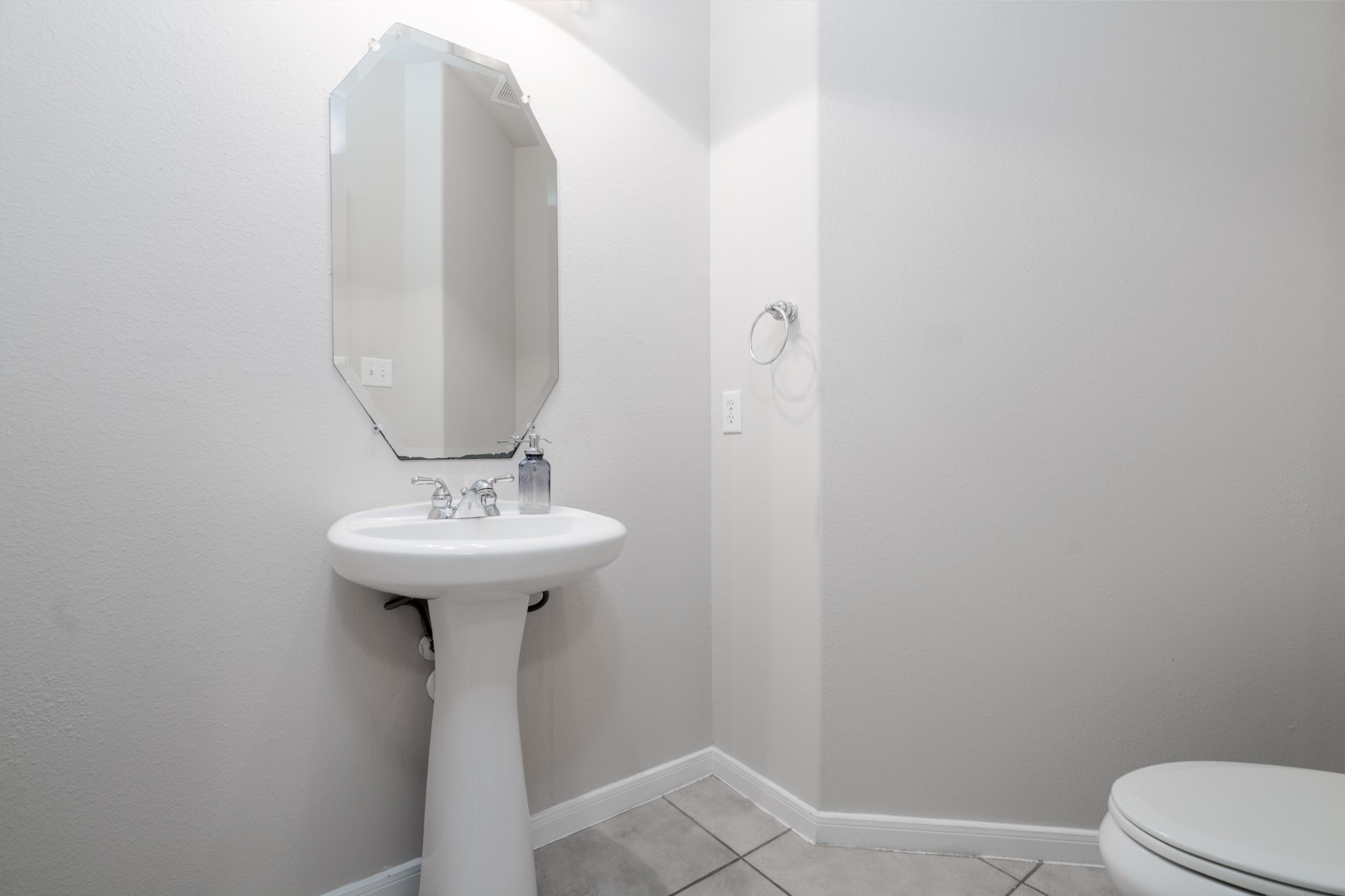6518 Montana Ridge Court Houston, TX 77041 - Photo 12 of 27 a bathroom with a sink a toilet