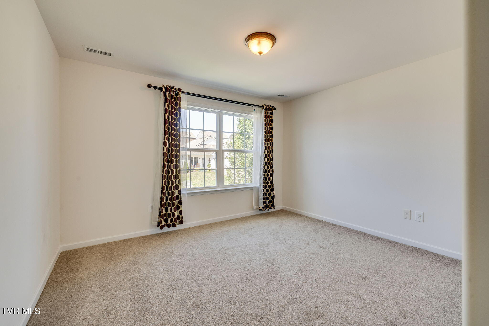 587 Suffolk Road Johnson City, TN 37615 - Photo 37 of 56 037