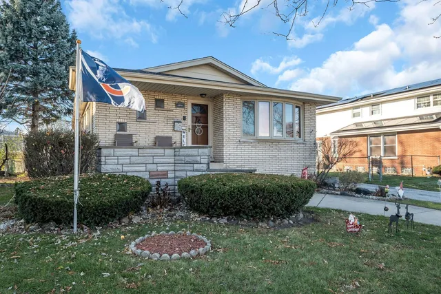 $389,000 | 10840 Kolmar Avenue, Oak Lawn, IL 60453