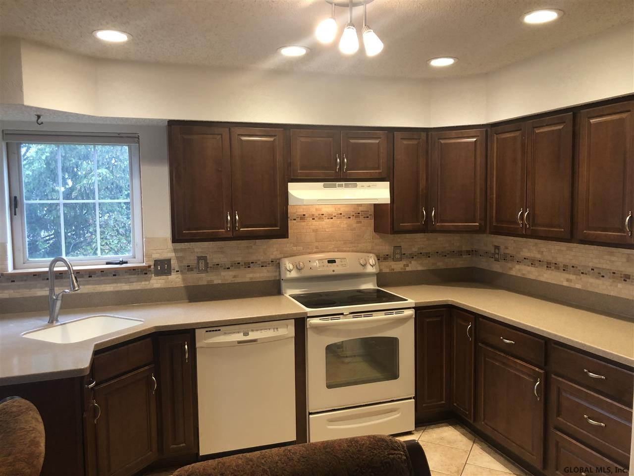 2 Valley View Avenue Rensselaer, NY 12144 - Photo 2 of 30 Photo 2