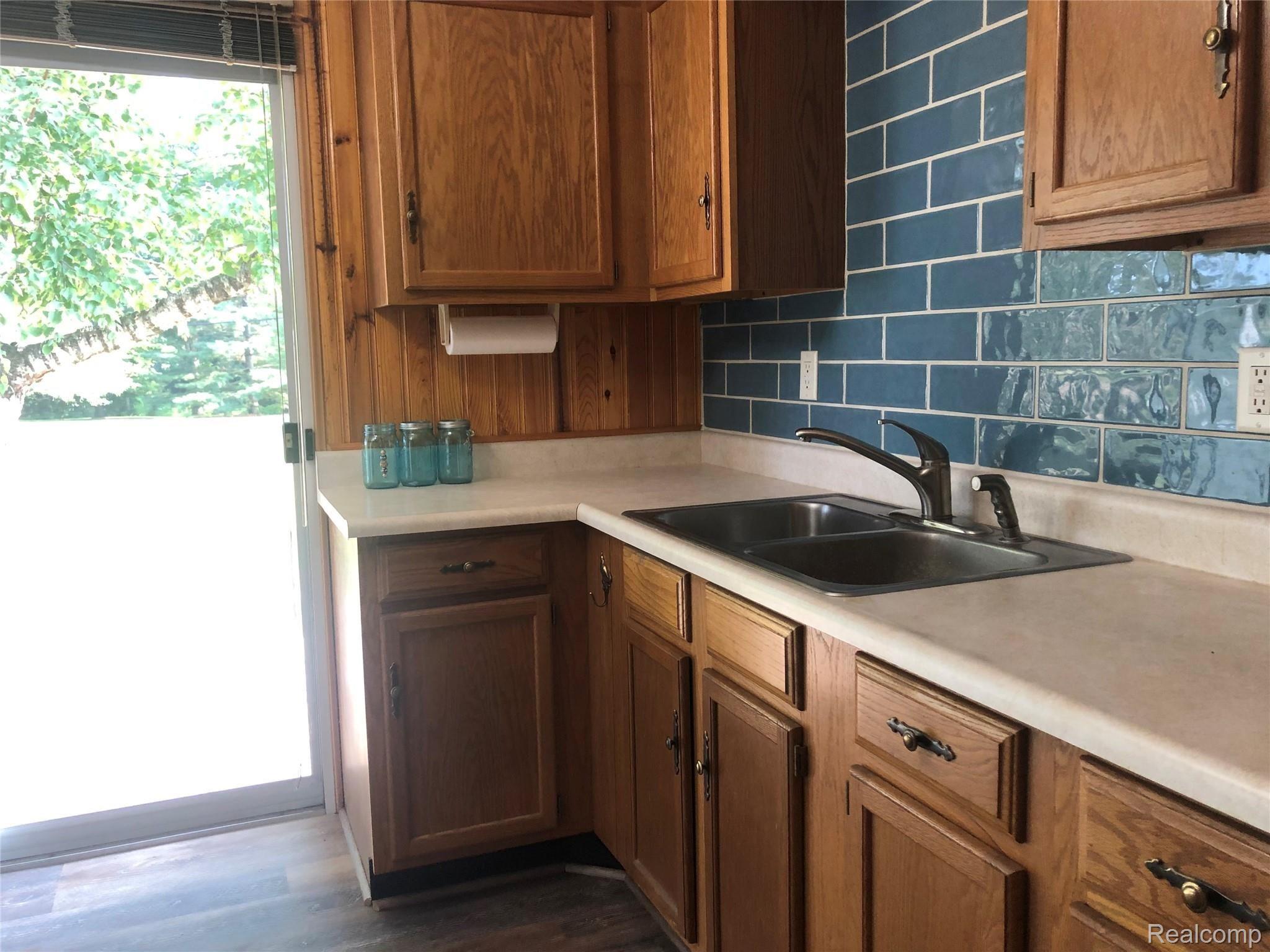 6023 Hatchery Road Waterford, MI 48327 - Photo 11 of 33 IMG_6070.jpg