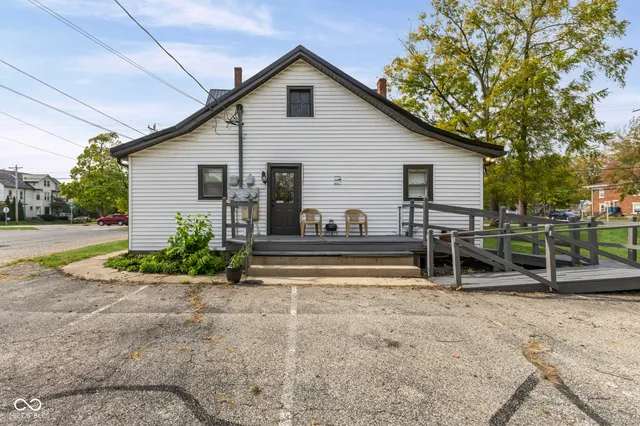 $1,200 | 421 North State Street, Greenfield, IN 46140