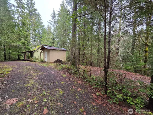 a view of a house with a backyard