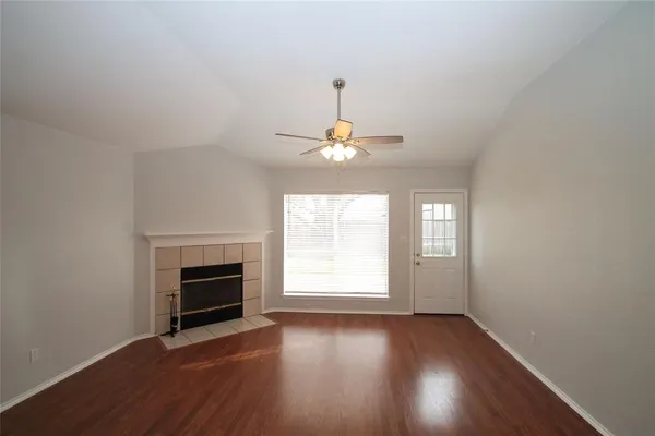 $2,100 | 824 Dixon Lane, Denton, TX 76207