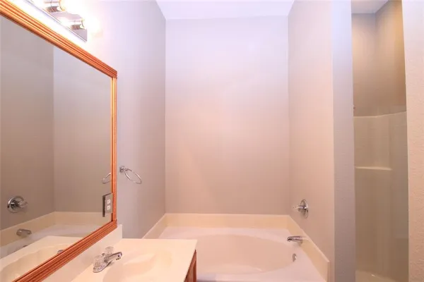 $2,100 | 824 Dixon Lane, Denton, TX 76207