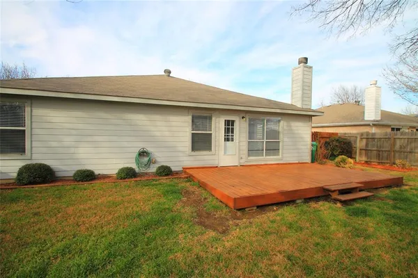$2,100 | 824 Dixon Lane, Denton, TX 76207