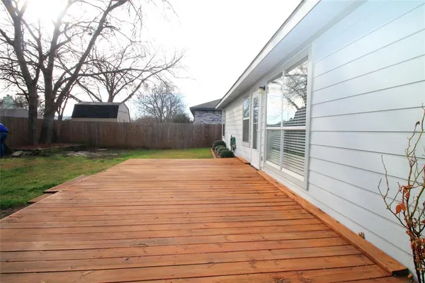 $2,100 | 824 Dixon Lane, Denton, TX 76207