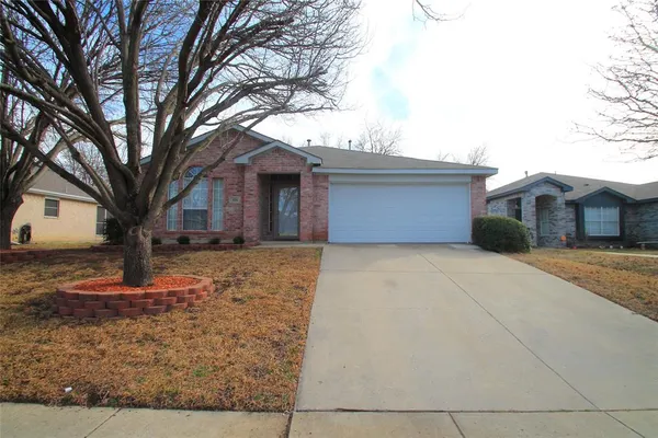 $2,100 | 824 Dixon Lane, Denton, TX 76207
