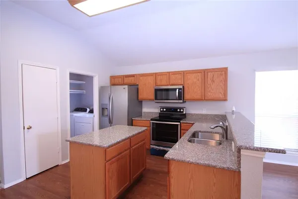 $2,100 | 824 Dixon Lane, Denton, TX 76207