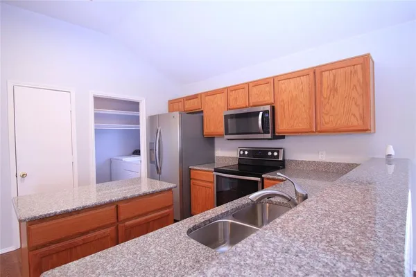 $2,100 | 824 Dixon Lane, Denton, TX 76207