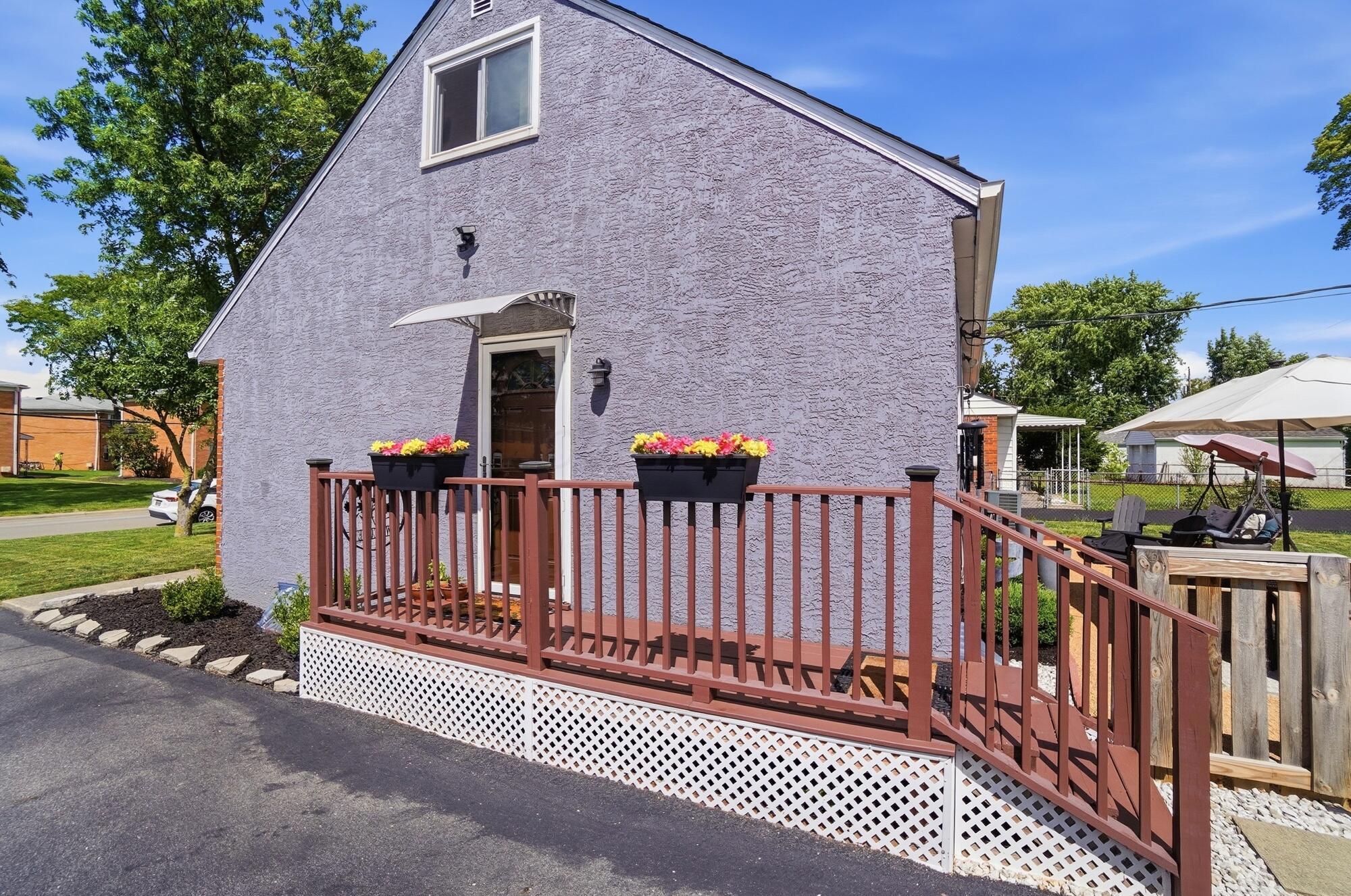 1041 Loring Road Columbus, OH 43224 - Photo 4 of 36