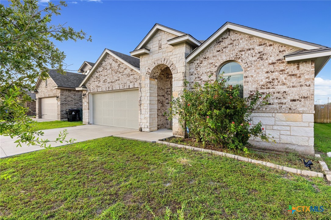 271 Bainbridge Road Temple, TX 76502 - Photo 2 of 36 a front view of a house with garden