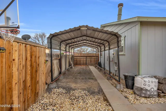 $385,000 | 812 F Street, Fernley, NV 89408