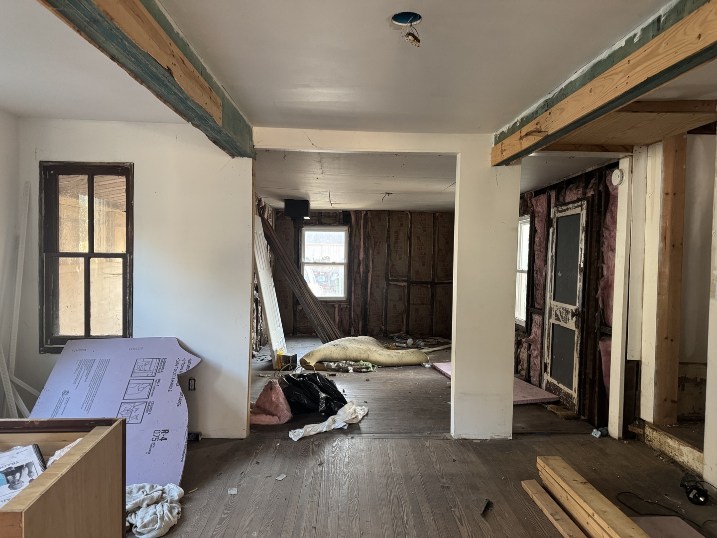 323 1st Avenue Clinton, IA 52732 - Photo 2 of 4 a view of a room with gym equipment