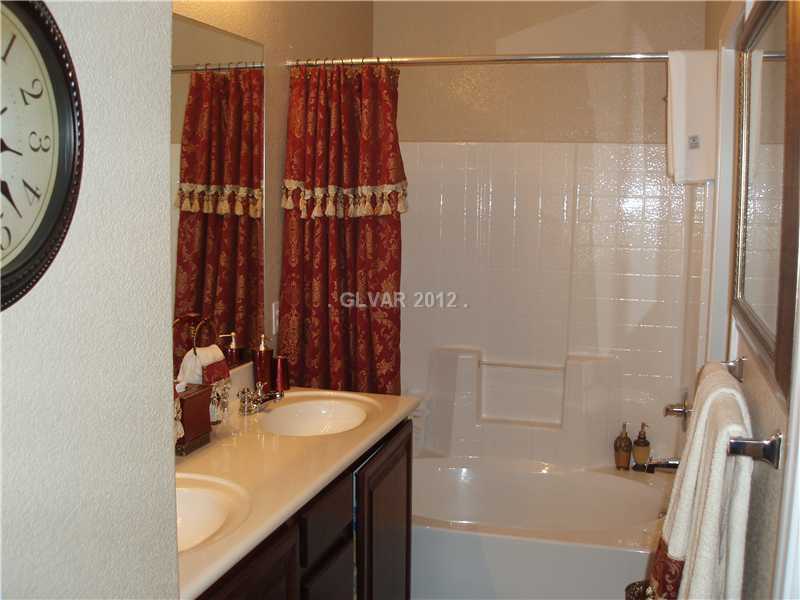8564 Rhamus Court Las Vegas, NV 89149 - Photo 11 of 25 Master Bath/Spa.