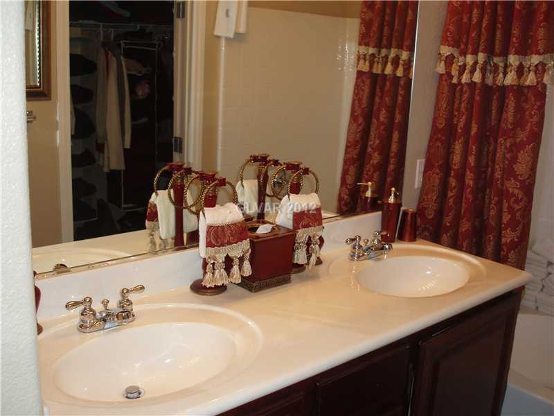 8564 Rhamus Court Las Vegas, NV 89149 - Photo 10 of 25 Master Bath/Spa.