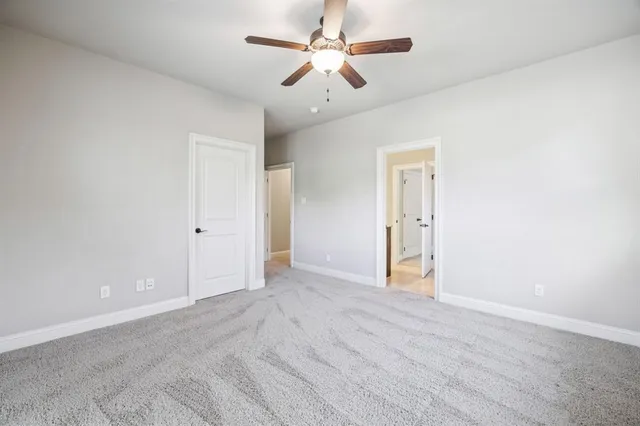 an empty room with fan and a ceiling fan