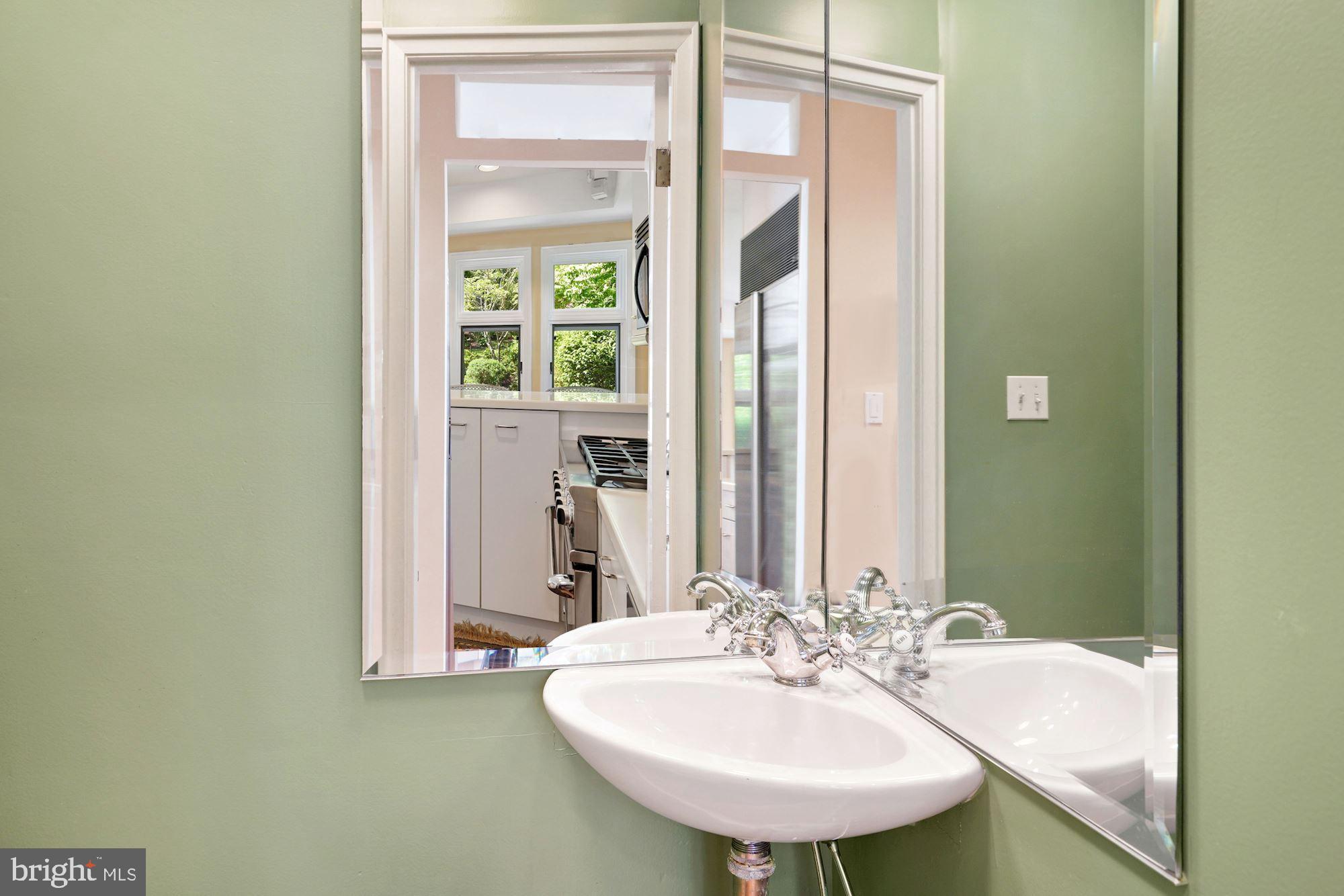4517 Clark Place Northwest Washington, DC 20007 - Photo 11 of 28 Powder Room