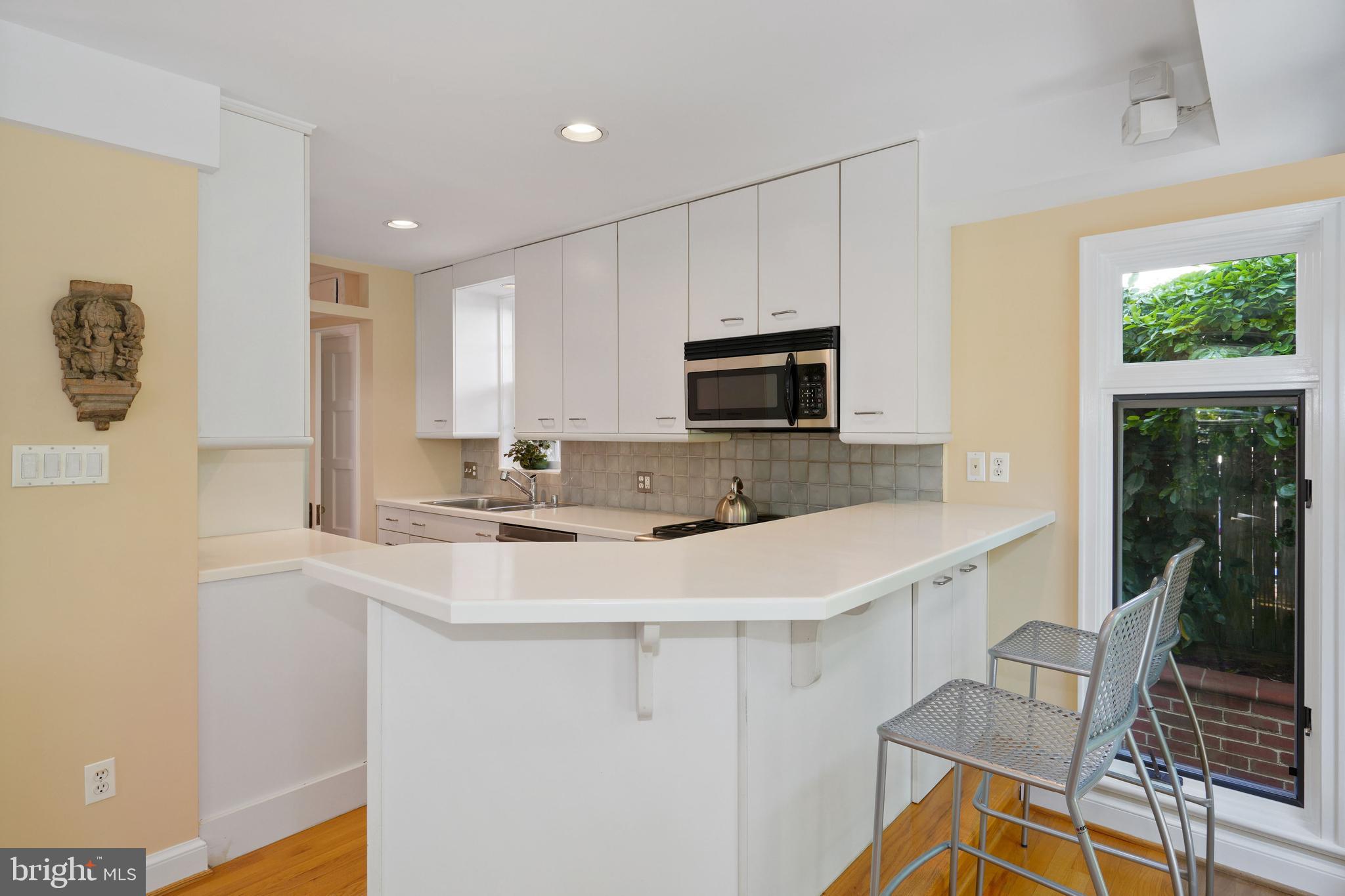 4517 Clark Place Northwest Washington, DC 20007 - Photo 8 of 28 Breakfast Bar