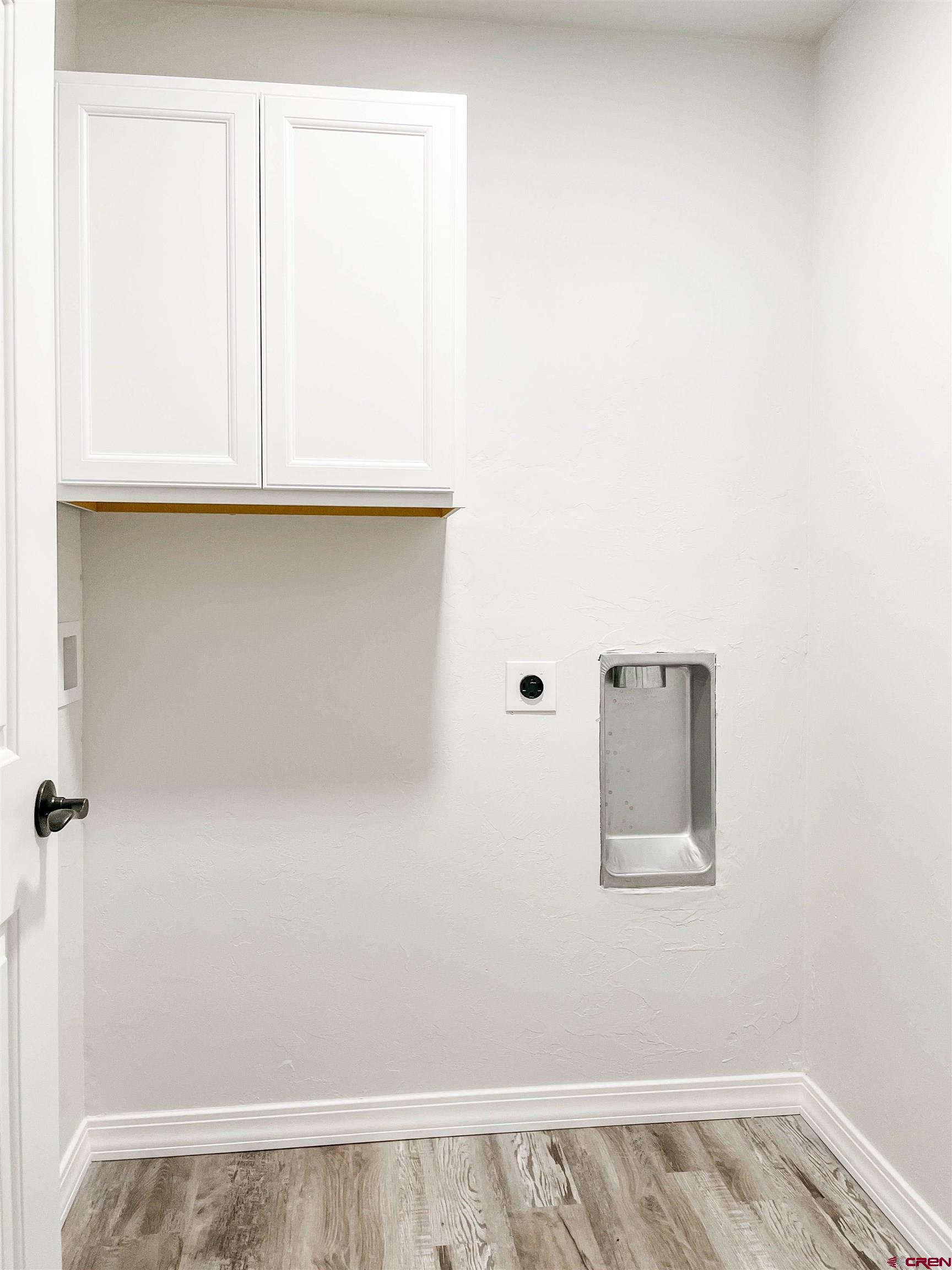 554 A Street Delta, CO 81416 - Photo 27 of 33 a bathroom with a window