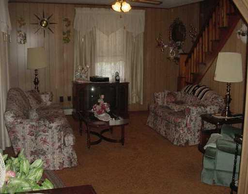 89 Dixon Road Clymer, PA 15728 - Photo 5 of 6 Living Room.