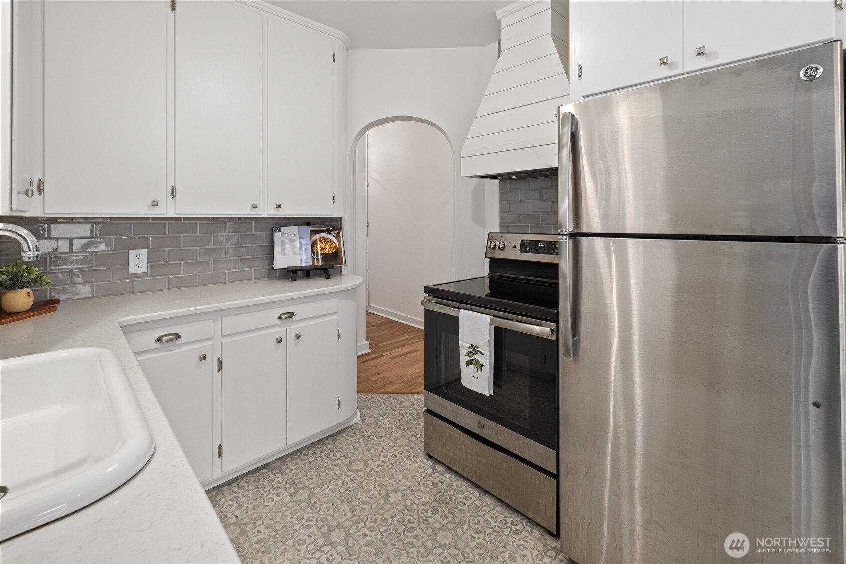 1371 Bettas Road Cle Elum, WA 98922 - Photo 12 of 40 a kitchen with a refrigerator sink and cabinets