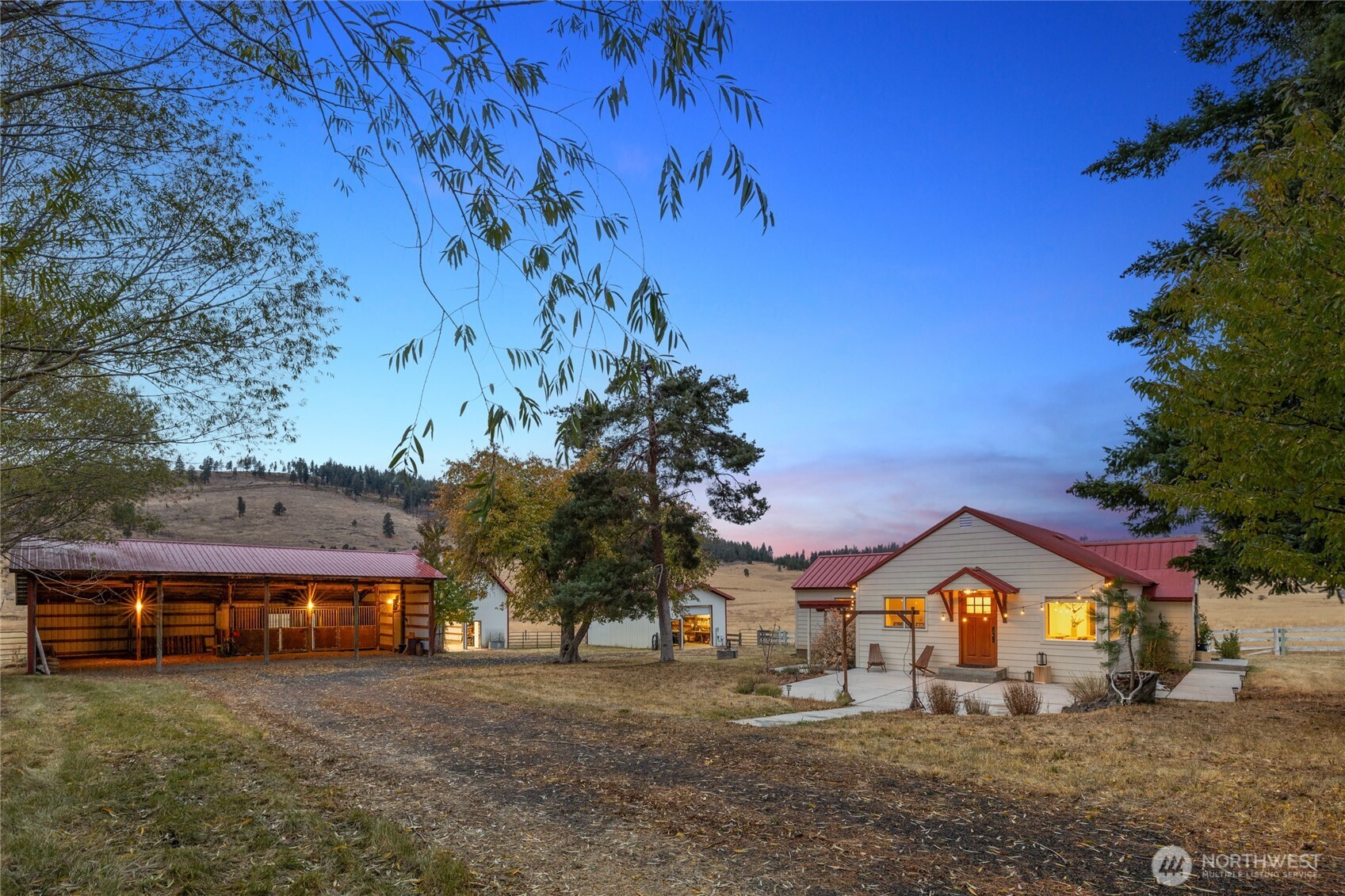 1371 Bettas Road Cle Elum, WA 98922 - Photo 19 of 40 front view of house with a yard