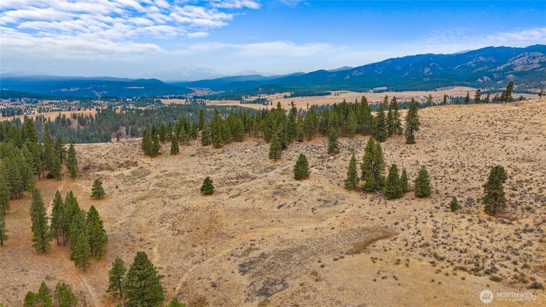 1371 Bettas Road Cle Elum, WA 98922 - Photo 31 of 40 a view of a lake with a mountain in the background