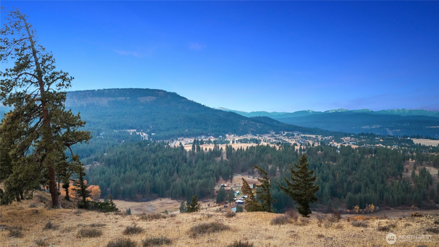 1371 Bettas Road Cle Elum, WA 98922 - Photo 39 of 40 a view of a lake with a mountain in the background
