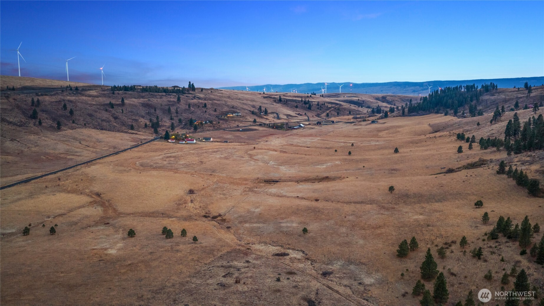1371 Bettas Road Cle Elum, WA 98922 - Photo 40 of 40 a view of a beach and a mountain view