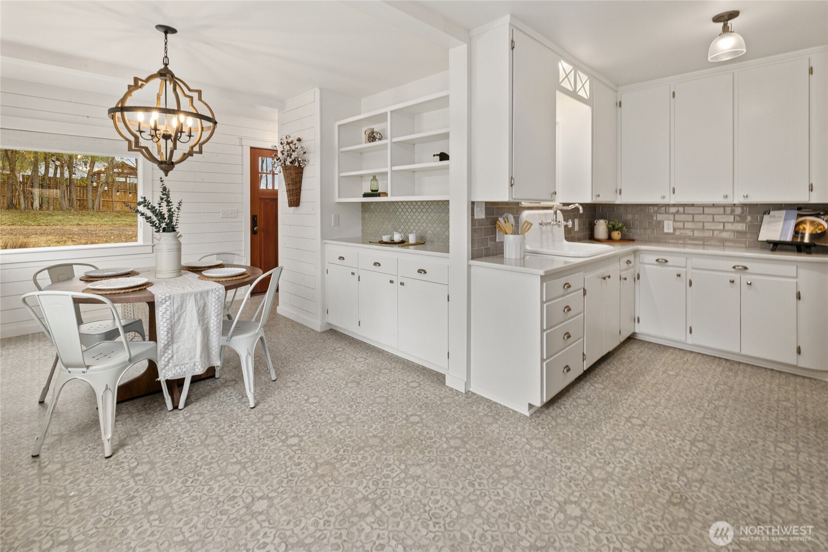 1371 Bettas Road Cle Elum, WA 98922 - Photo 10 of 40 a kitchen with cabinets and window