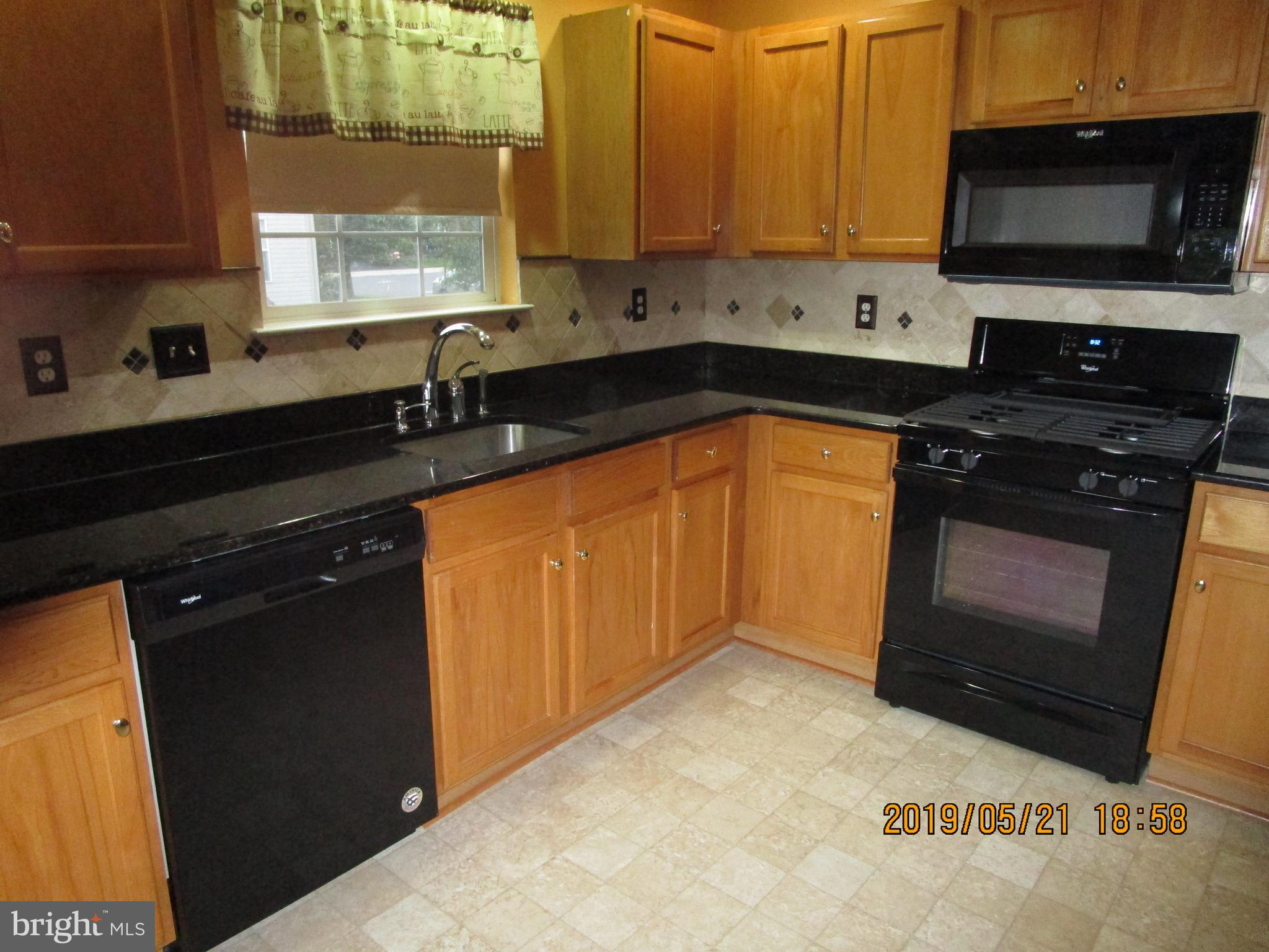 141 Raintree Crossing Hatfield, PA 19440 - Photo 14 of 38 Kitchen with New Appliances