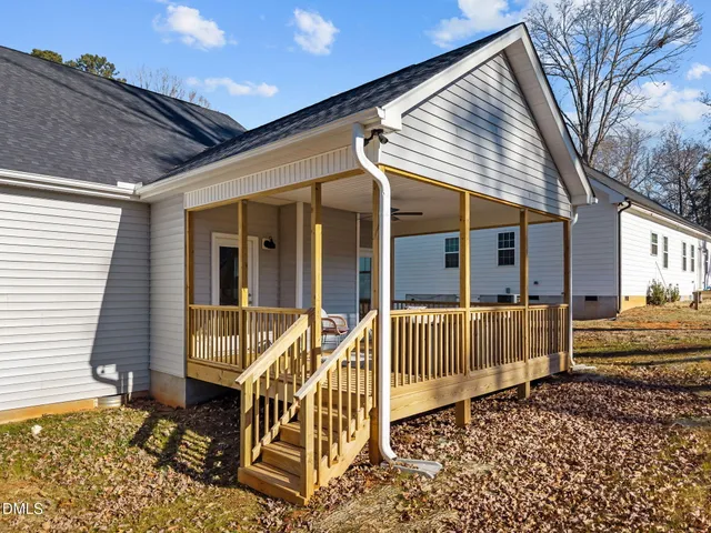 a view of a yard with palm trees