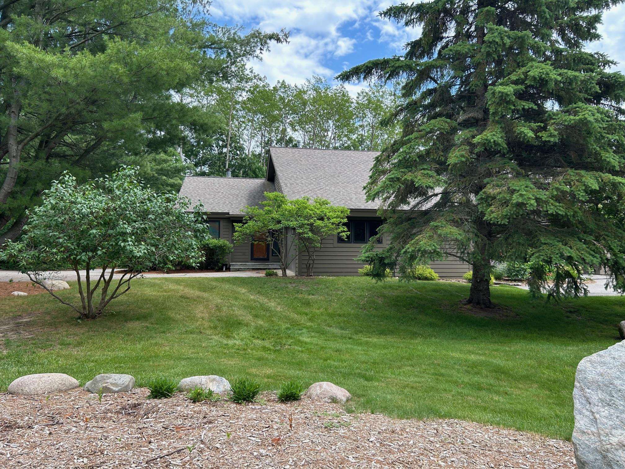 6556 Mission Ridge Traverse City, MI 49686 - Photo 4 of 50 1935905-c48d3fd1-a316-457c-b072-d29b5b9fd120.JPG