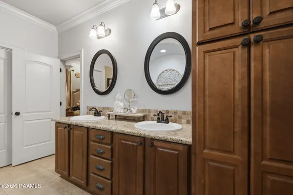 $240,000 | 301 Tealbrooke Drive, Scott, LA 70583