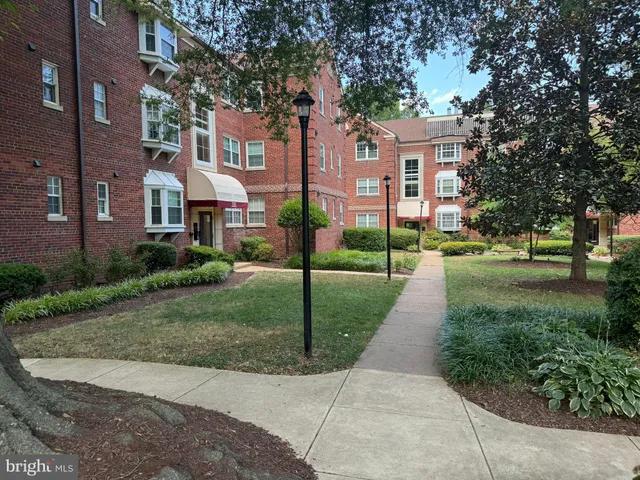 $1,900 | 2107 North Scott Street, Unit 67, Arlington, VA 22209