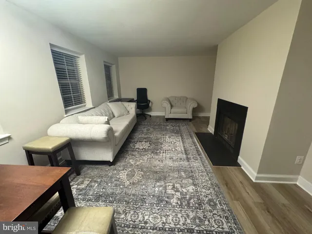 $1,900 | 2107 North Scott Street, Unit 67, Arlington, VA 22209