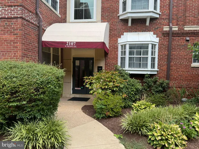 $1,900 | 2107 North Scott Street, Unit 67, Arlington, VA 22209