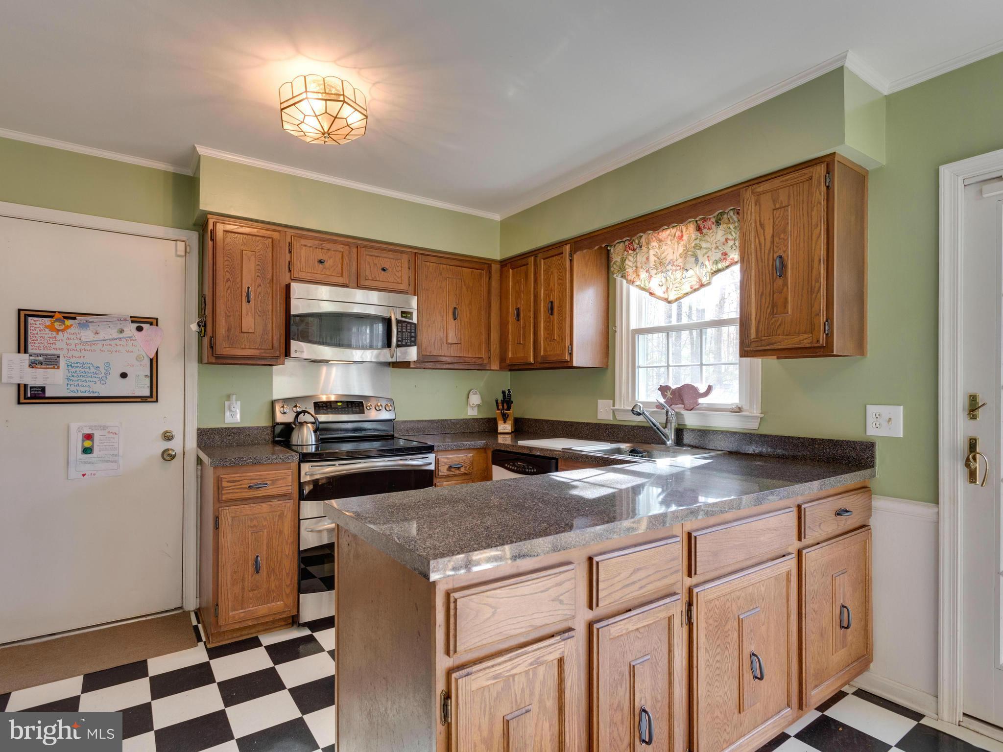 8147 Viola Street Springfield, VA 22152 - Photo 6 of 30 Kitchen