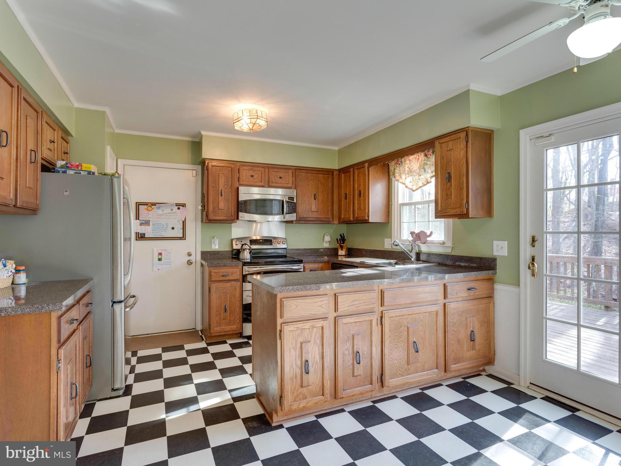 8147 Viola Street Springfield, VA 22152 - Photo 7 of 30 Kitchen