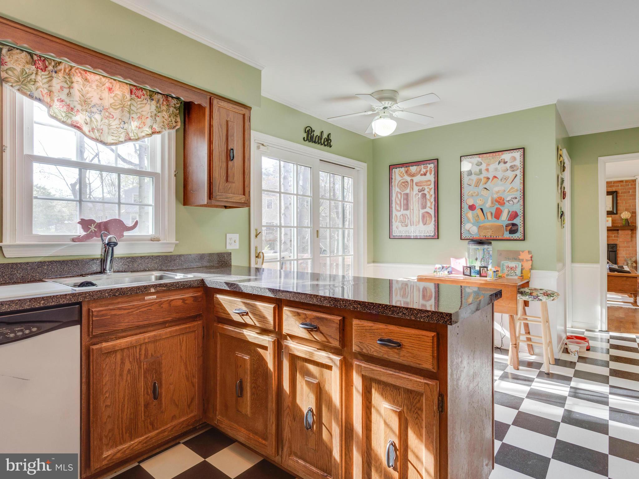8147 Viola Street Springfield, VA 22152 - Photo 8 of 30 Kitchen